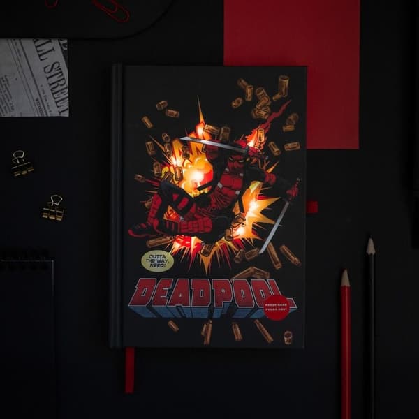 Deadpool A5 Premium LED Notebook med Light-Up Cover