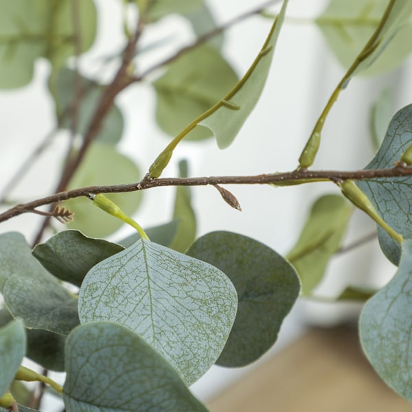 Keinotekoinen eukalyptuspuu Suuri 150 cm Keinotekoinen kasvi Keinotekoiset kasvit Eukalyptus ruukussa, tekopuu kuin todellinen tekonurmella, sementti