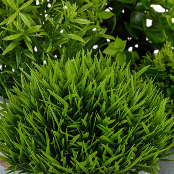 Sæt med kunstige planter, lille plastdekor i potter