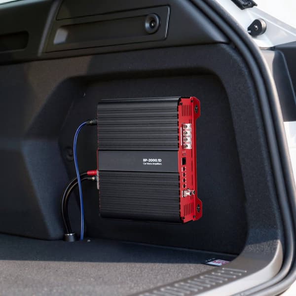 Monoblockförstärkare för bil 2000W RMS, klass D, fjärrstyrd bas