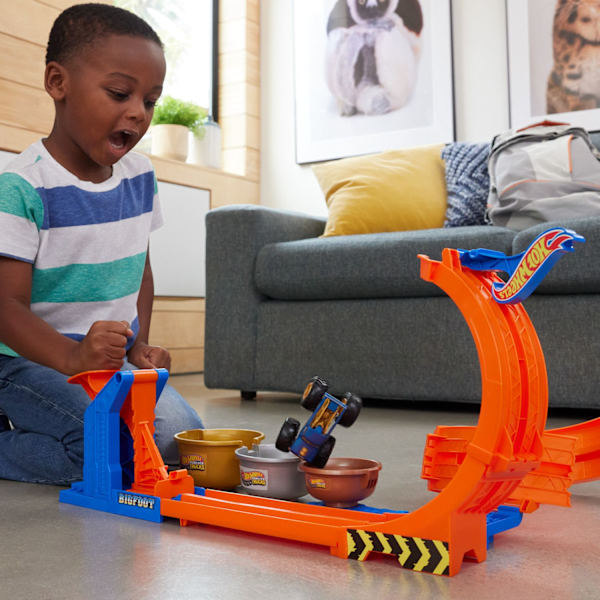 Monster Trucks Loop&Flip Trophy Challenge