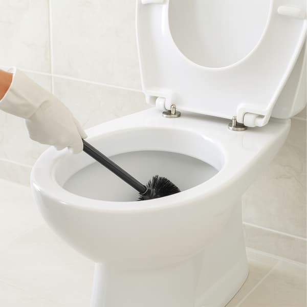 WC-harja- ja paperiteline bambujalustalla