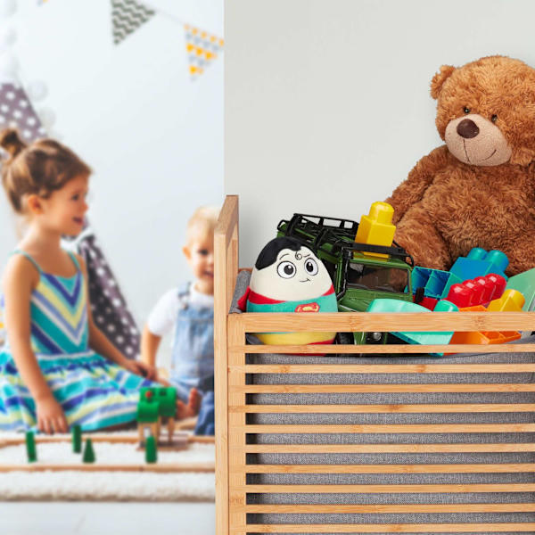 Bambuinen pyykkikori kannella