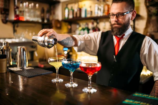 11-delt bartendersæt i rustfrit stål med bambusstativ