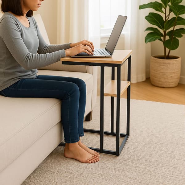 C-formet sidebord med 2 hylder til sofa og seng