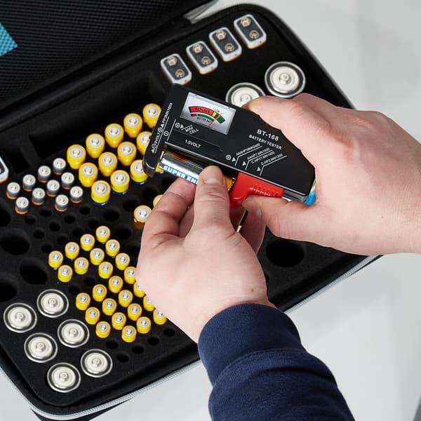 Batterikasse med tester