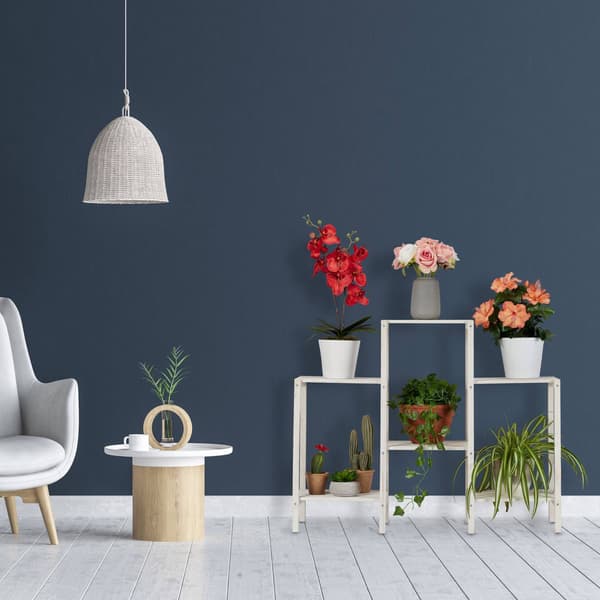 Blomsterstander i hvidt træ