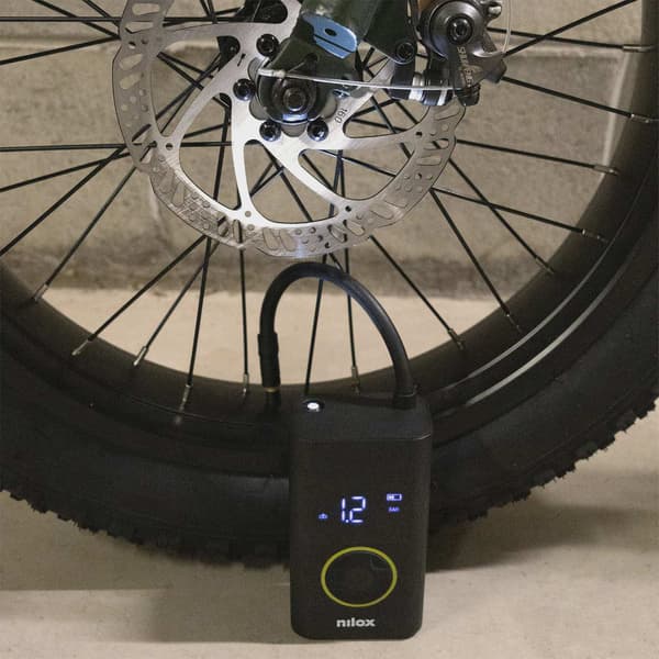 Bärbar luftkompressor, 150 PSI, 4000 mAh batteri