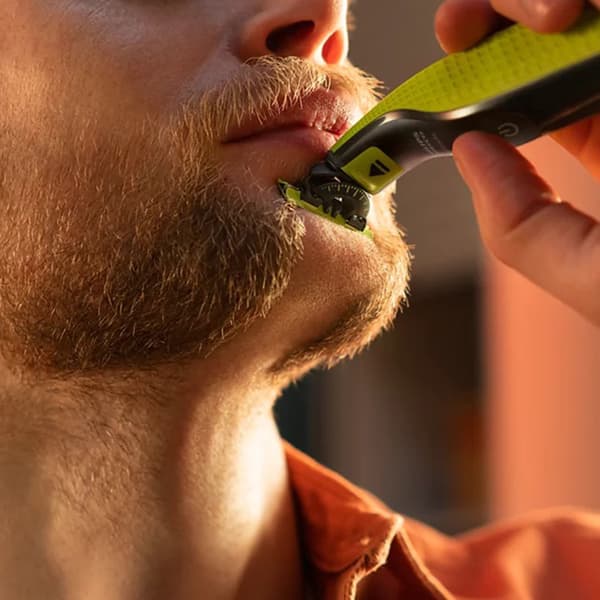 Philips OneBlade 360 ​​Face Hybrid -parranajokone ja -trimmeri, 3 sänkikampaa