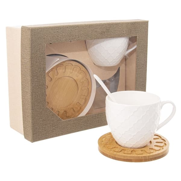 Elegant set med koppar, skedar och bambuunderlägg i presentförpackning
