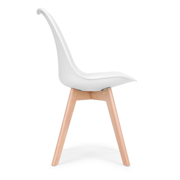 Set med 4 matsalsstolar i vardagsrummet med en dyna i ekologiskt läder ModernHome