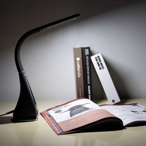 LED skrivebordslampe sort, multifunktionel med ur og kalender