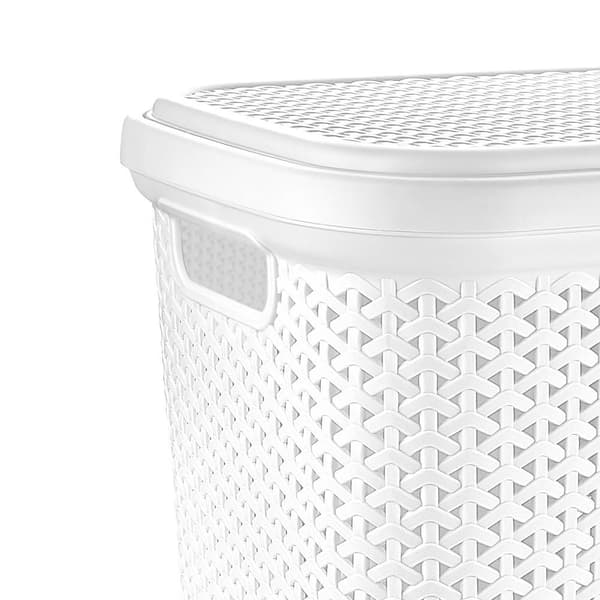 Tvättkorg med öppningsbart lock och ventilerande material