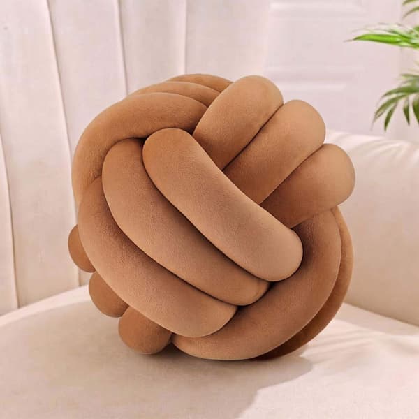Ruskea solmutyyny – 25 cm, polyesterivaahtoa