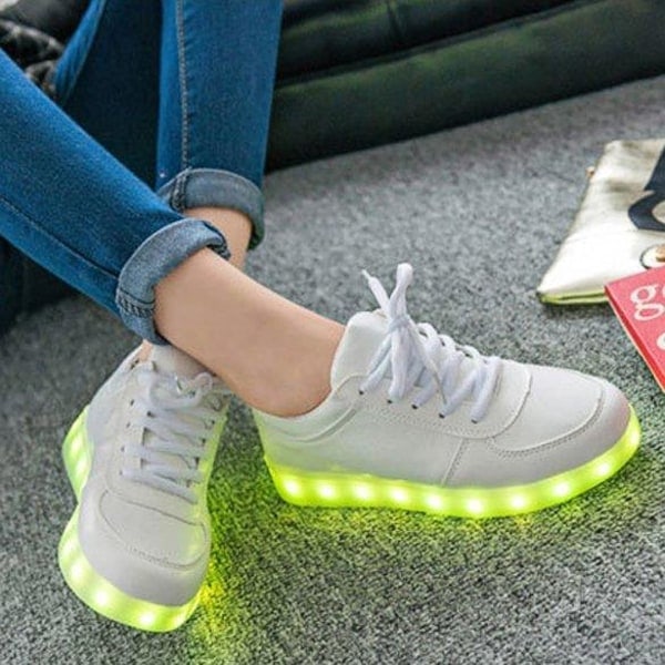 REMAKE LED sko sneakers Barn/Voksne, HVIT - størrelse 27-45 Hvit Størrelse 42 Hvit