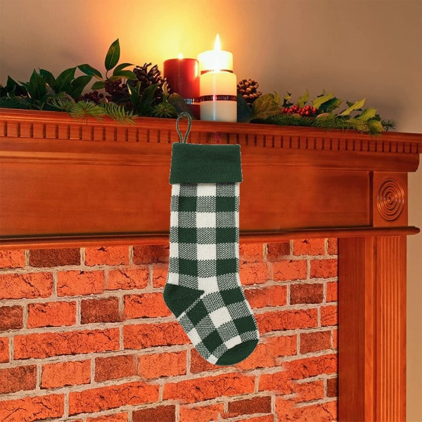 Julklappspåse med juldekoration, stickad