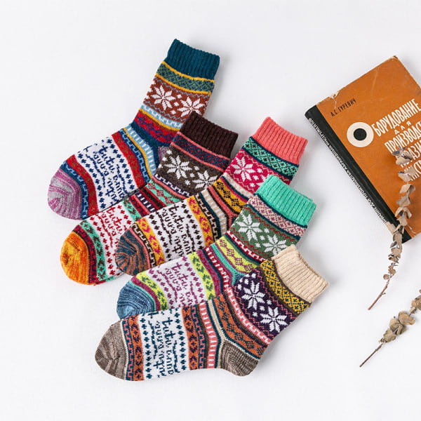 5 pairs of breathable socks in nice colors and patterns