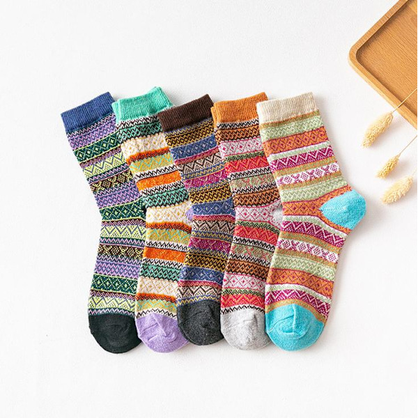 par strikkede sokker i flotte farver og mønstre Stribet Multicolor