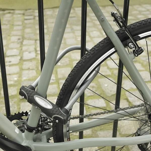 MASTER LOCK Pyörän lukko U [avaimella] - Täydellinen polkupyörille, sähköpyörille, maastopyörille ja muille