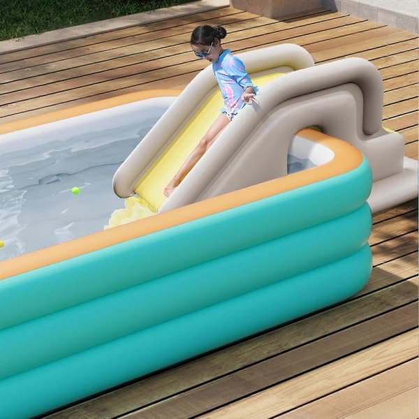 Oppustelig vandrutsjebane og swimmingpool til børn til sommerhygge