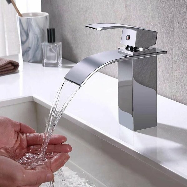 Badrumsblandare, Modern Design Vattenfall Tvättställsblandare, Hållbar Kopparventilhusdesign, Krompläterad Mässing. Varmt och Kallt Vatten Tillgängligt
