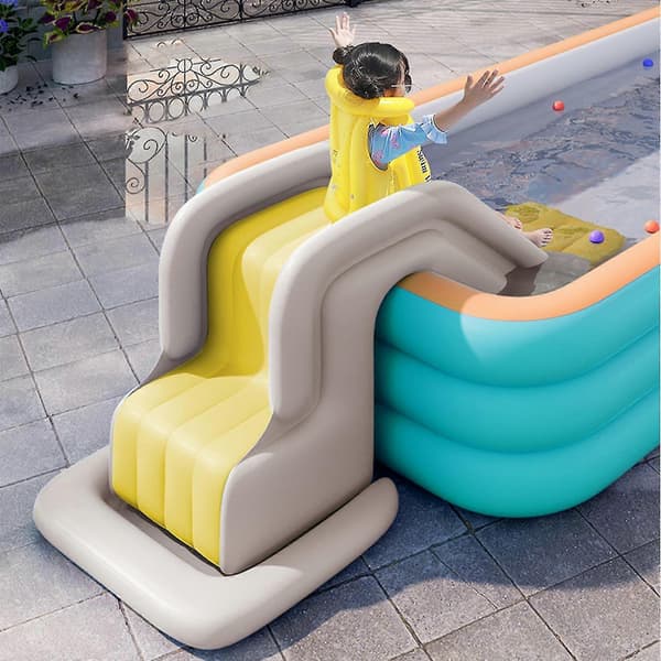 Oppustelig vandrutsjebane og swimmingpool til børn til sommerhygge