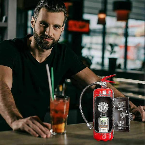 Handgjord brandsläckare minibar för förvaring av vinflaskor