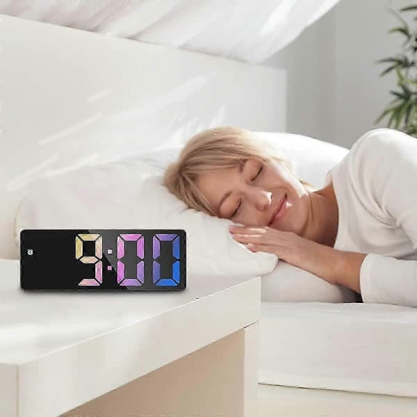 LED digital väckarklocka för sovrum med datum, temperatur och snooze white