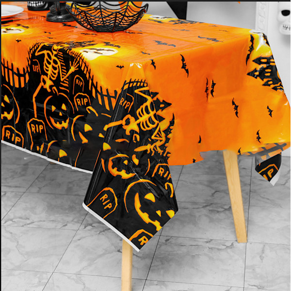 5 stk. Halloween Spøgelsesfestival Fest Engangsdug PE Græskar Kranie Flagermus Tilføj Atmosfære til Perfekt Halloween Fest (137cm*274cm),
