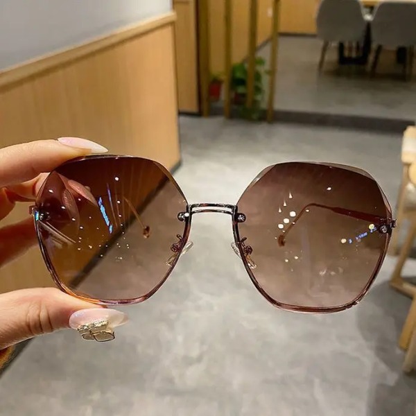 Nye stil Uregelmessige polygon mote solbriller Gradient Rammeløse Solbriller Overdimensjonerte stilige metallinnfattede kvinnesolbriller D7-Tea brown Fashion Sunglasses