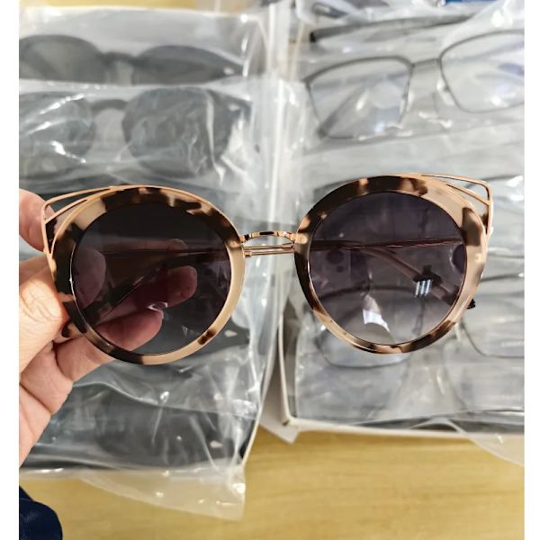 Muodin aurinkolasit Valmistettu Kiinassa uv400 lasit tarjous Miehet Naiset Aurinkolasit Mix 7 Mix Frames