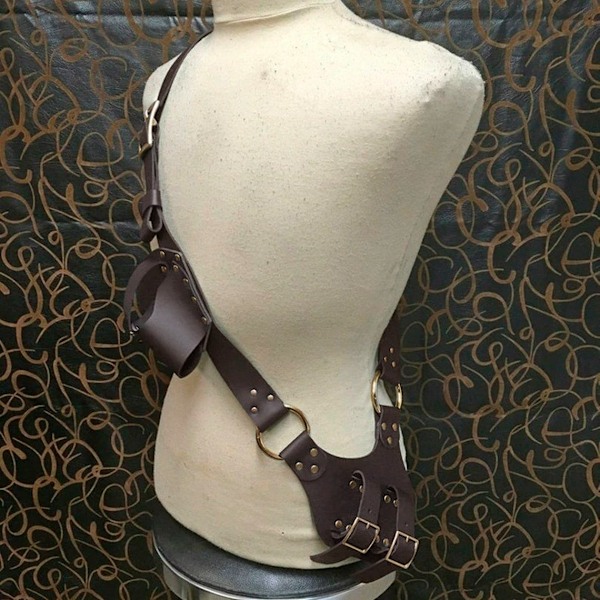 Keskiaikainen renessanssi merirosvo olkahihna nahkainen miekka sapeli hihna steampunk piilukko pistooli kotelo ritari puku Baldric Dark Curry