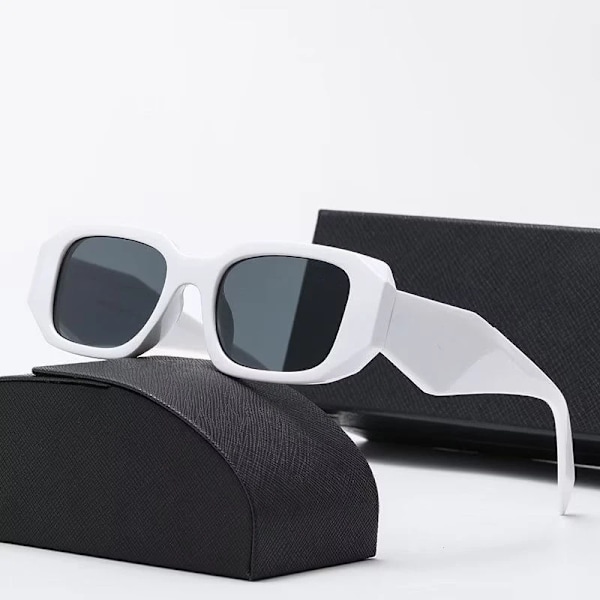 Oculos De Sol Tukkumyynti Kilpailukykyinen Hinta Unisex Aurinkolasit Mukautetut Suunnittelija Silmälasit Luxury Brand Name Ladies Shades Aurinkolasit 8679 Gray Logo Glasses