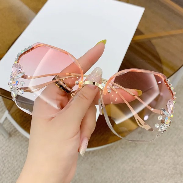 2024 Luksus Designer Fashion Custom 2024 Solbriller Kvinder Skygger Rammeløse Skærende Linse Solbriller Diamant Solbriller E5 Fashion Sunglasses