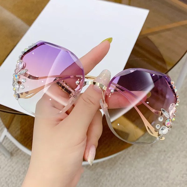 2024 Luksus Designer Fashion Custom 2024 Solbriller Kvinder Shades Rimless Skærende Linse Solbriller Diamant Solbriller E4 Fashion Sunglasses