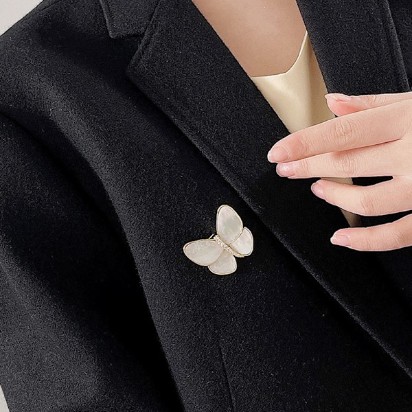 Sommerfugl broche, guld