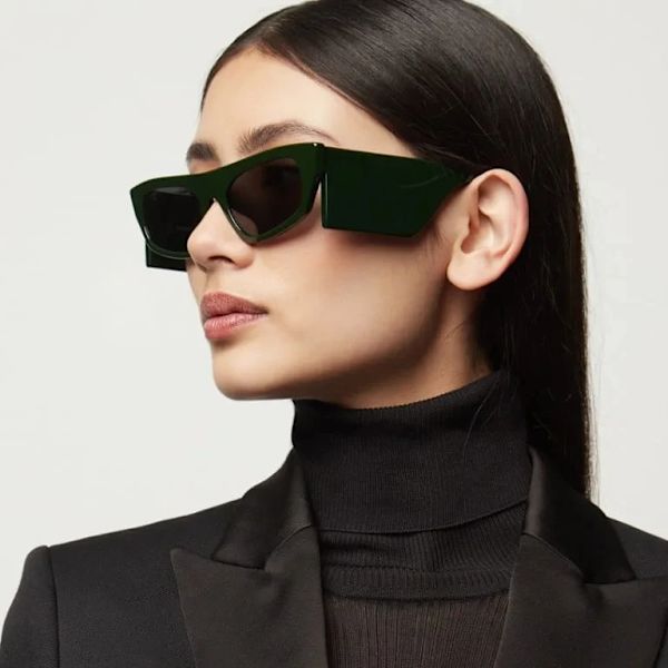 2024 Ny Ankomst Retro Små CatEye Anpassade 3D Metall Logotyp Bred Ben Solglasögon Kvinnor C7 Fashion
