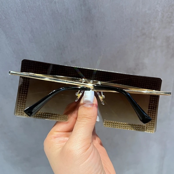 Nye Metallramme Rimelløse Solbriller Kvinner 2024 Mote Vintage Merke Designer Skygger Øyewear Kvinnelig Bling Solbriller Multi