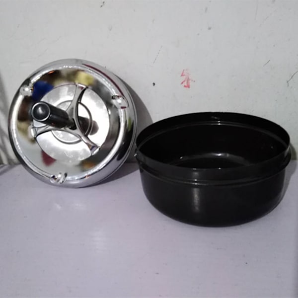 Drejeaskebæger i metal, sort/krom, 9,5 cm i diameter