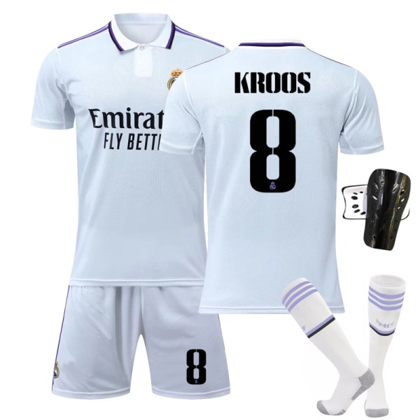 22-23 Real Madrid hjemmebanetrøje nr. 9 Benzema fodboldtrøje nr. 10 Modric 20 Vinicius nr. 1 trøje Size 8 w/ Socks + Gear #S