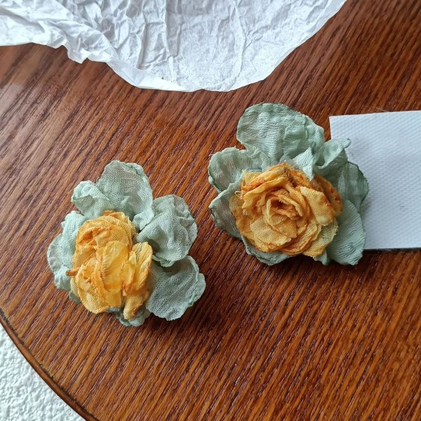 Elegant handgjord bohemisk lättviktstyg Vita blommor Dangl