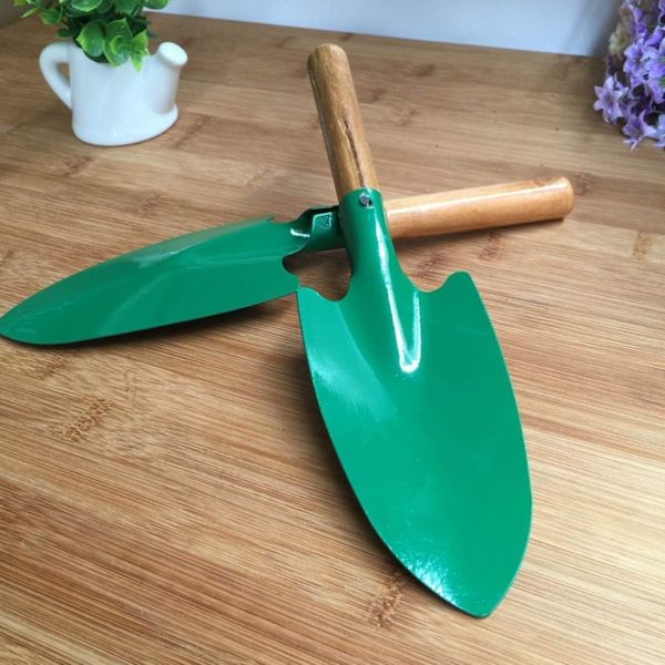 2 hyödyllisen ja kestävän puutarhatyökalun sarja