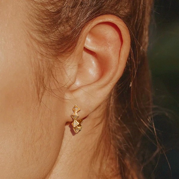 Cubic Zirconia Huggie örhängen 14k guldpläterade Tiny Cuff Earrin