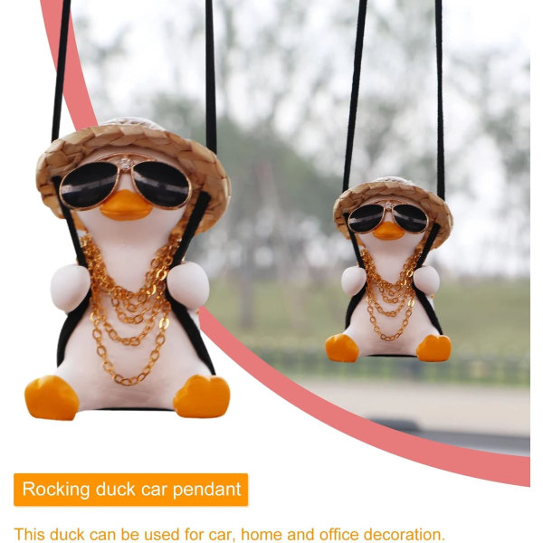 Auton lisävarusteet Swing Duck Swinging Duck Auton riipuskoriste Ihana Swinging Duck Auton riipus Siisti lentävä ankka aurinkolaseilla Auton taustapeili White