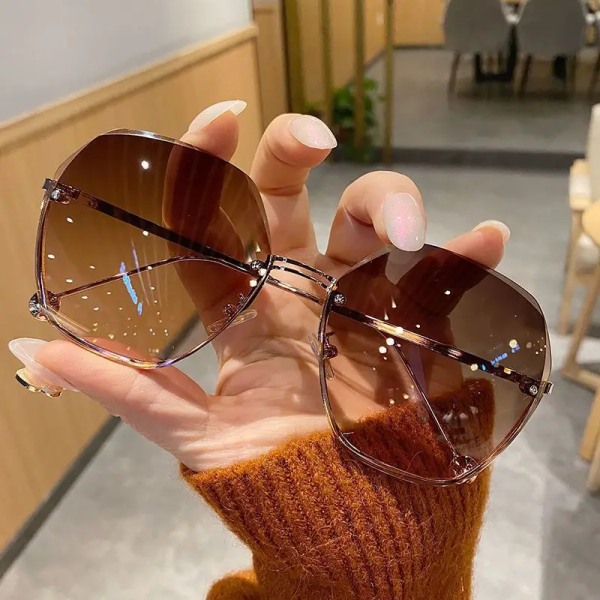 Ny stil Uregelmæssig polygon mode solbriller Gradient Rammeløse solbriller Oversized stilfulde metalindrammede kvinders solbriller D7-Tea brown Fashion Sunglasses