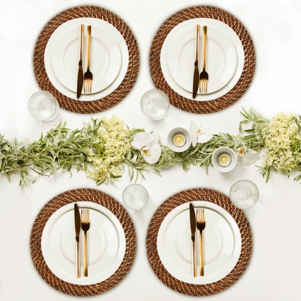 Sæt med 4 rustikke rattan opladerplader - 13 tommer rundvævede opladere til bryllup, festindretning - Elegant tilbehør til middagsbord i brun White 2pcs