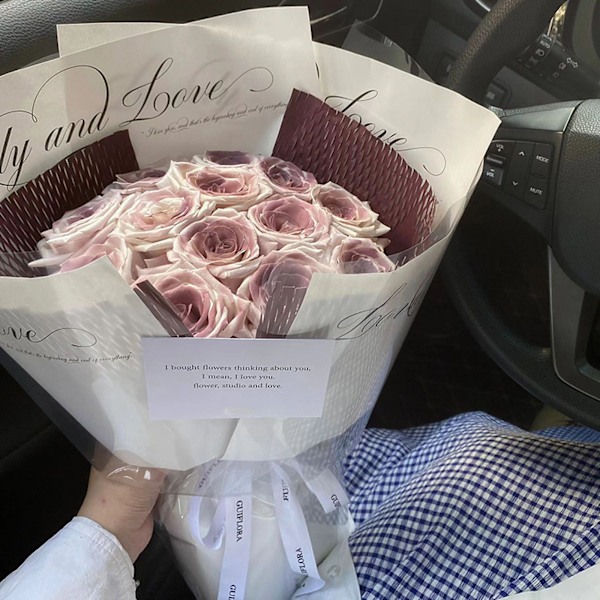 Äitienpäivä vaaleanpunainen kimalteleva ruusukimppu henkilökohtainen keinotekoinen ruusukimppu Fake ruusukimppu rakkauslahja ystävänpäivän vuosipäiväksi, häiksi 33 flowers