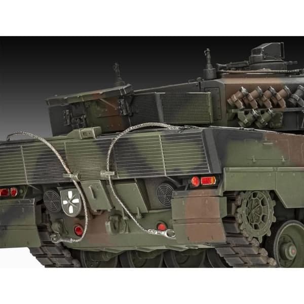 Modell av stridsvagn: 70 år Bundeswehr Leopard 2 A6A2 "Exclusive Edi"