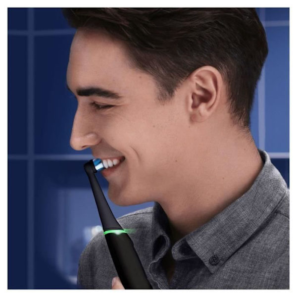 Oral-B iO 6 svart elektrisk tandborste - 3 borsthuvuden - 5 borstlägen - Integrerad timer Svart