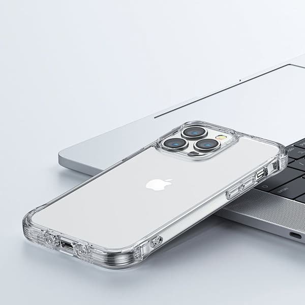 Transparent skyddsfodral för iPhone 14 Plus, med krokar och stöd.